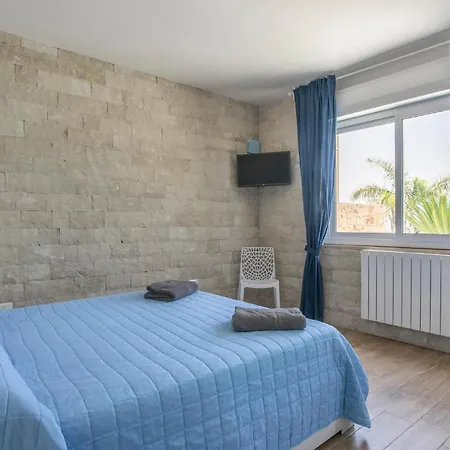 Awesome In With Kitchen Holiday home *