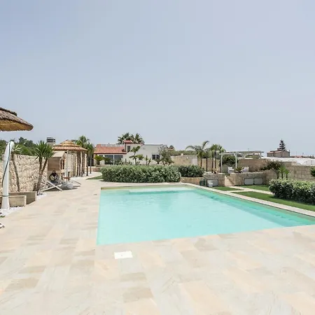 Awesome In With Kitchen Holiday home *